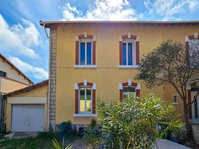 Maison - 140 m² - 5 pièces