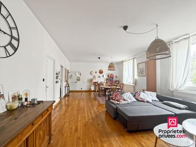 Maison - 372 m² - 13 pièces