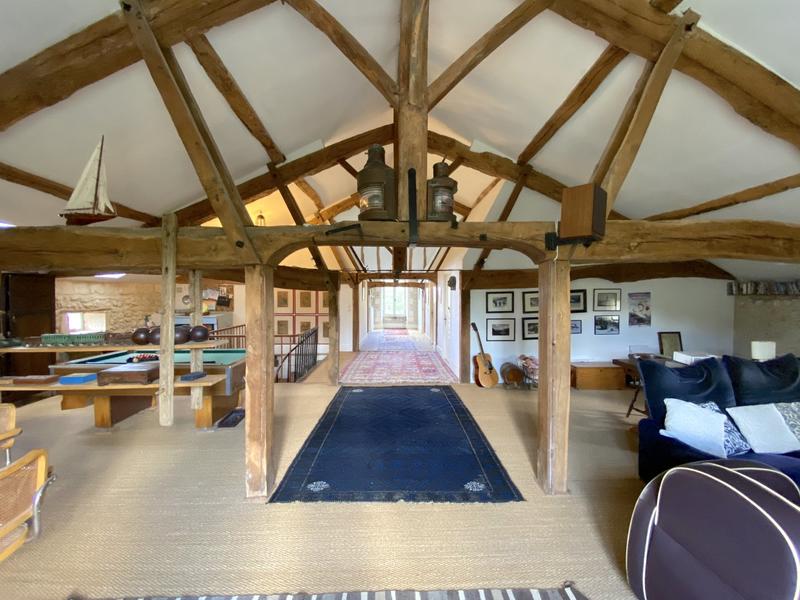 Maison - 288 m² - 9 pièces