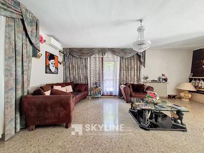 Maison - 223 m² - 6 pièces