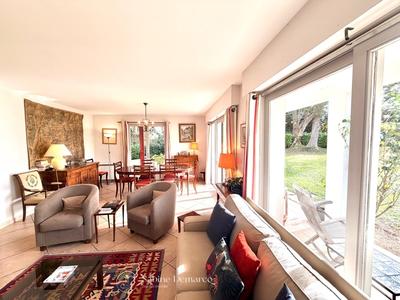 Maison - 230 m² - 6 pièces