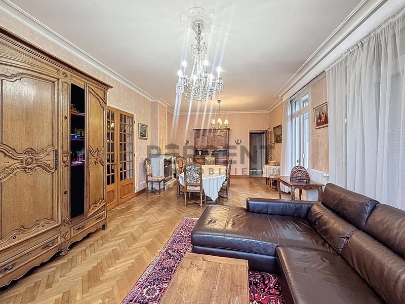 Maison - 253 m² - 10 pièces