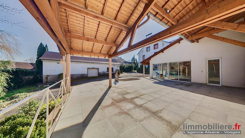 Maison - 370 m² - 12 pièces