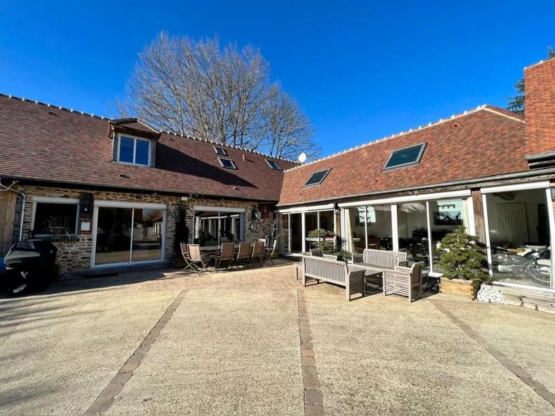 Maison - 300 m² - 7 pièces