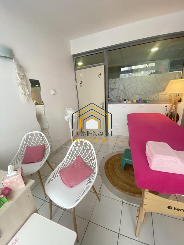 Local d'activités - 244 m²