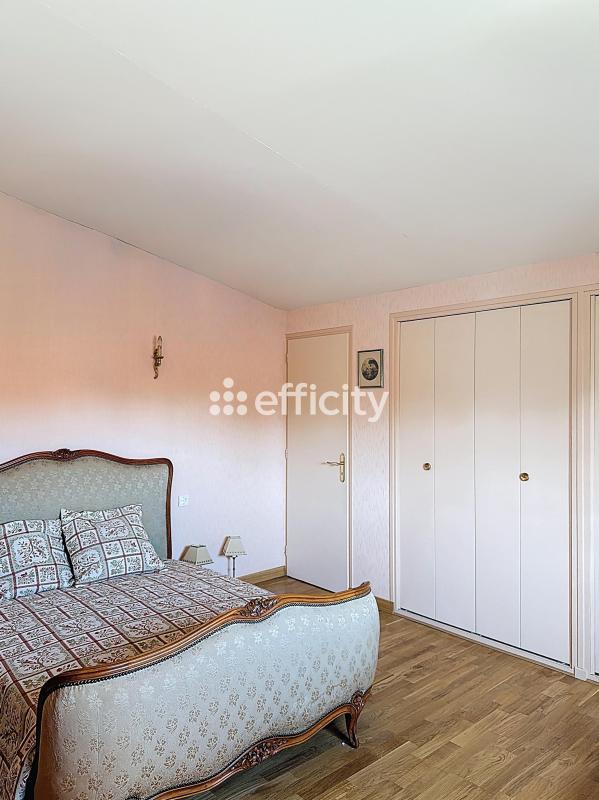 Maison - 220 m² - 6 pièces