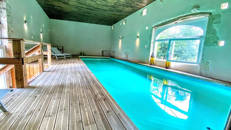 Château - 943 m² - 24 pièces