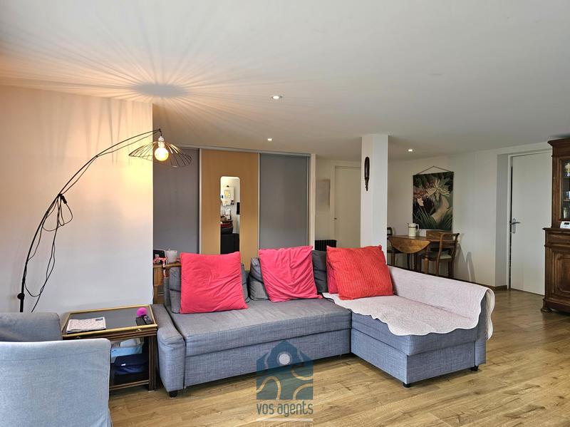 Maison - 225 m² - 9 pièces