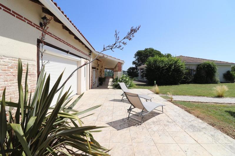 Propriété - 293 m² - 10 pièces