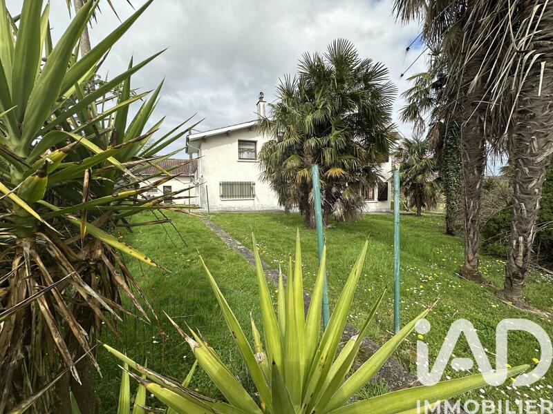 Maison - 203 m² - 6 pièces