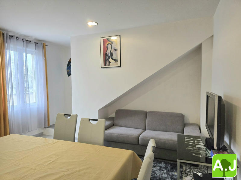 Maison - 92 m² - 5 pièces