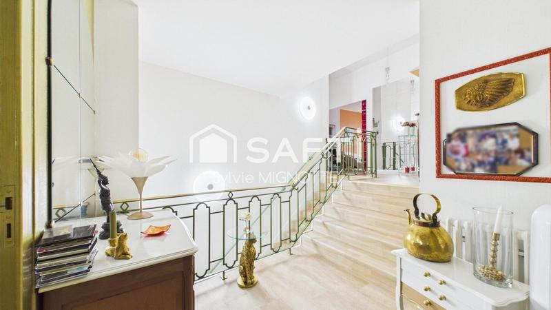 Maison - 302 m² - 11 pièces