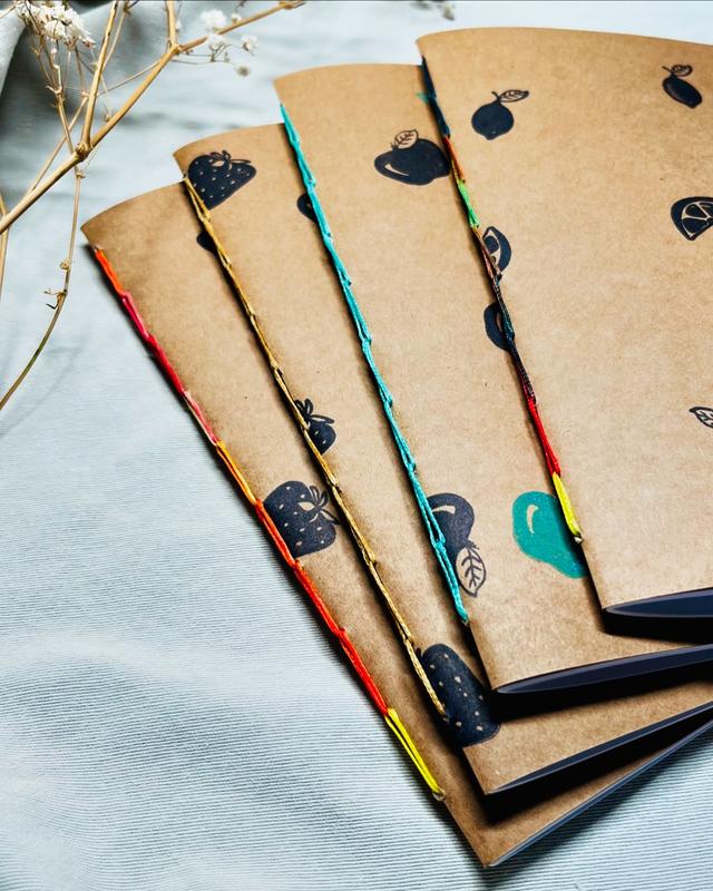 Atelier reliure &amp; calligraphie avec Hélène Sel&amp;Poivre : créez votre carnet