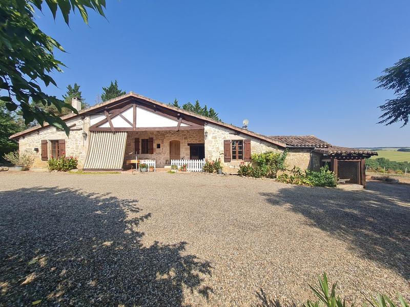 Maison - 204 m² - 7 pièces