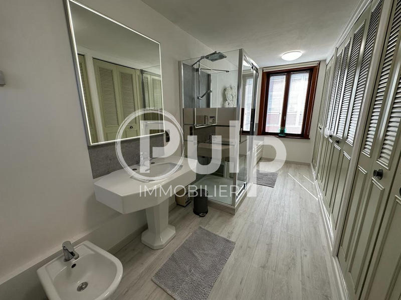 Maison - 178 m² - 8 pièces