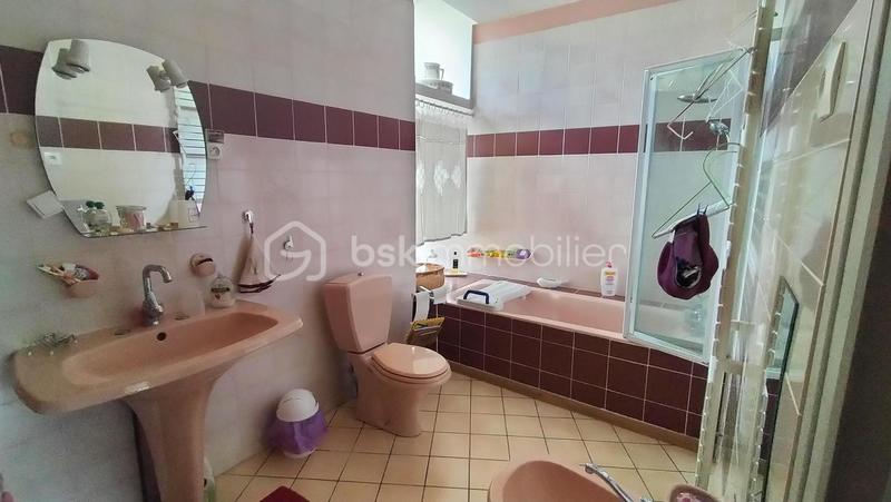 Maison - 260 m² - 11 pièces