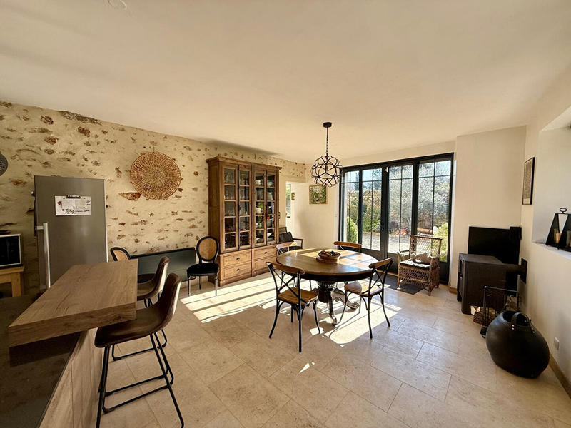 Maison - 250 m² - 8 pièces