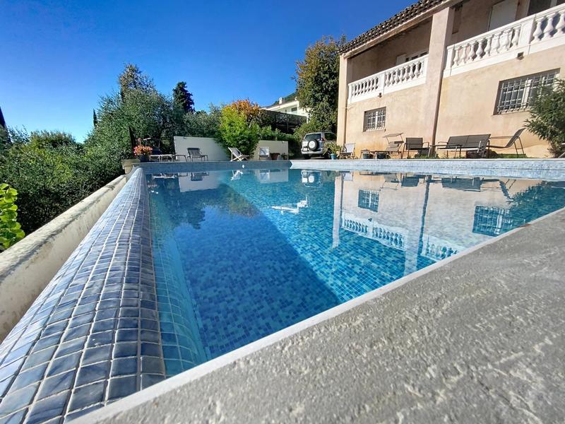 Maison - 214 m² - 6 pièces