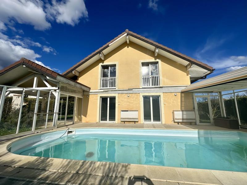 Maison - 222 m² - 7 pièces