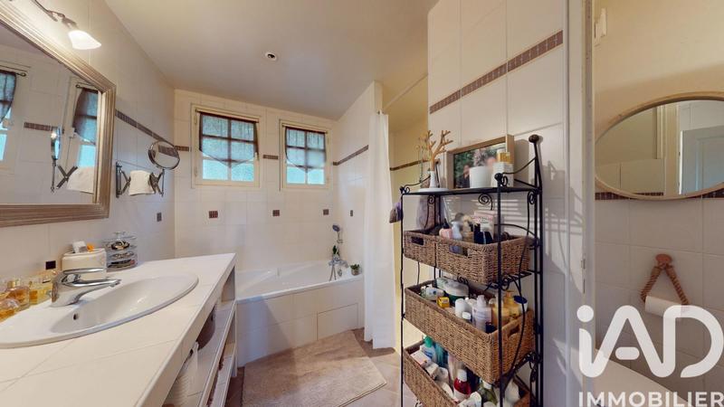 Maison - 185 m² - 8 pièces