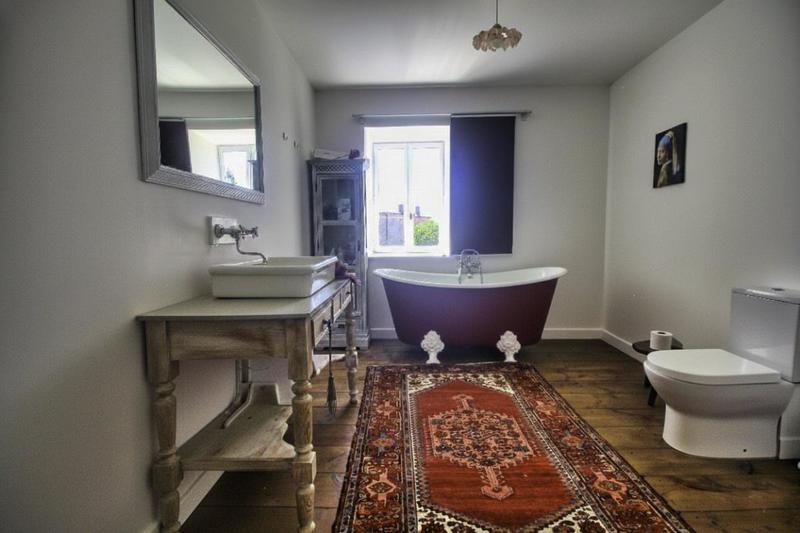 Propriété - 256 m² - 6 pièces