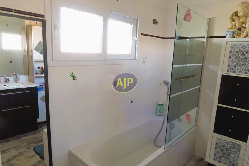 Maison - 92 m² - 4 pièces