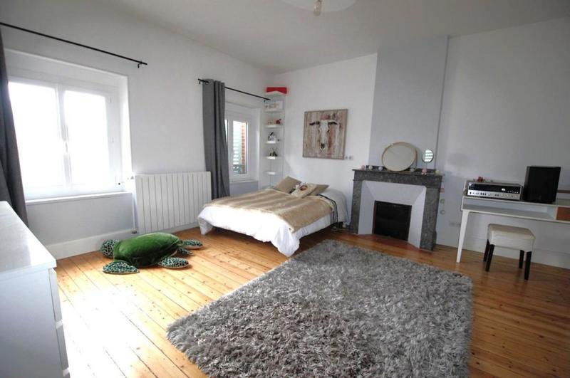 Demeure - 300 m² - 9 pièces