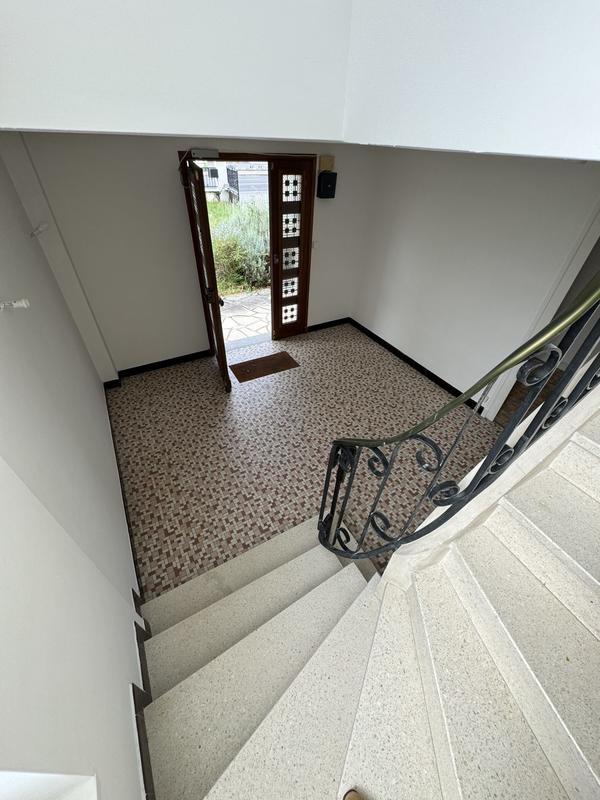 Fonds de commerce - Local commercial - 180 m²