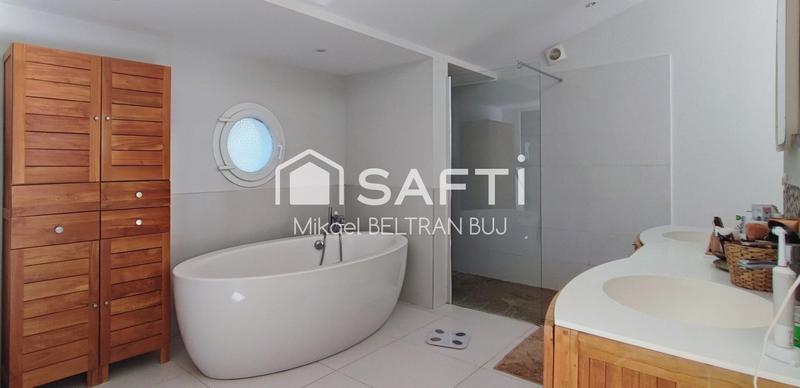 Villa - 250 m² - 8 pièces