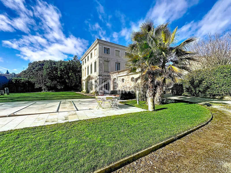 Maison - 484 m² - 16 pièces