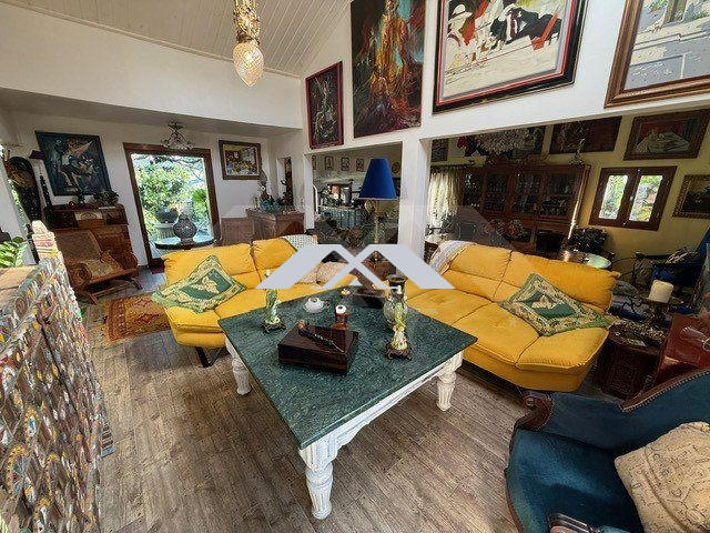 Maison - 200 m² - 5 pièces