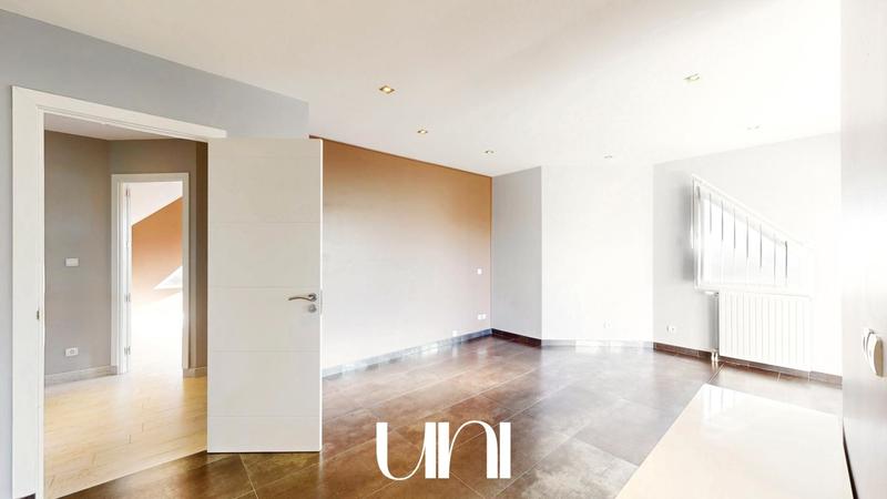 Maison - 235 m² - 8 pièces