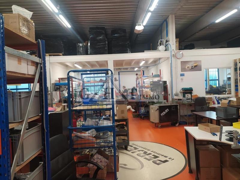 Entrepôt - 660 m²