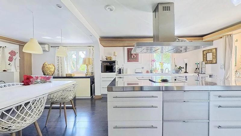 Appartement - 202 m² - 6 pièces