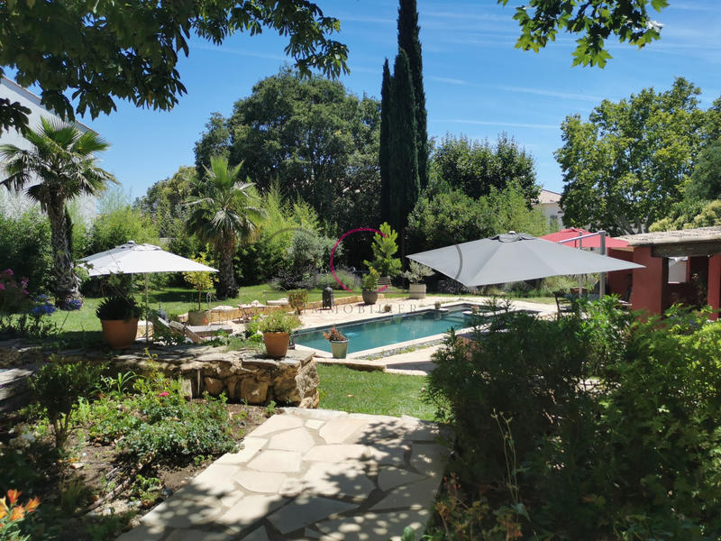 Propriété - 400 m² - 10 pièces