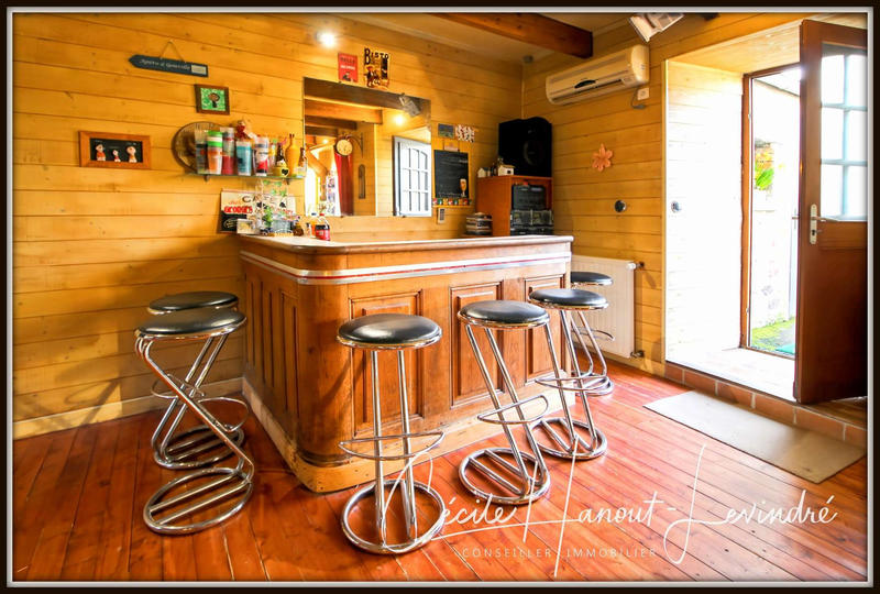 Maison - 202 m² - 9 pièces