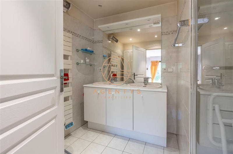 Appartement - 102 m² - 5 pièces