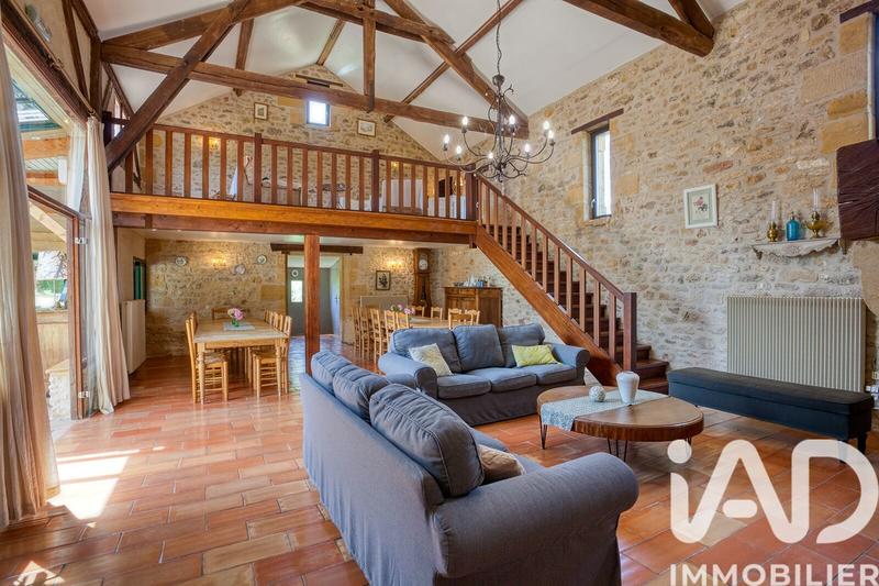 Maison - 345 m² - 10 pièces