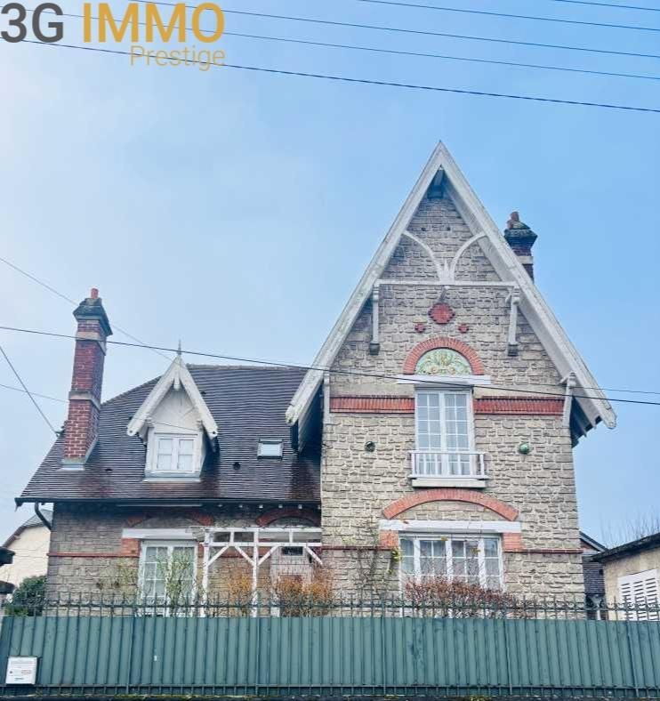 Maison - 166 m² - 7 pièces