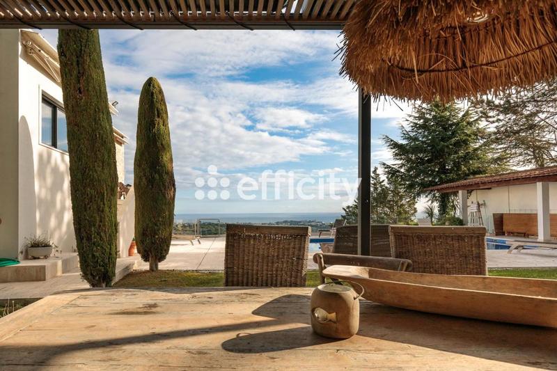 Villa - 402 m² - 11 pièces