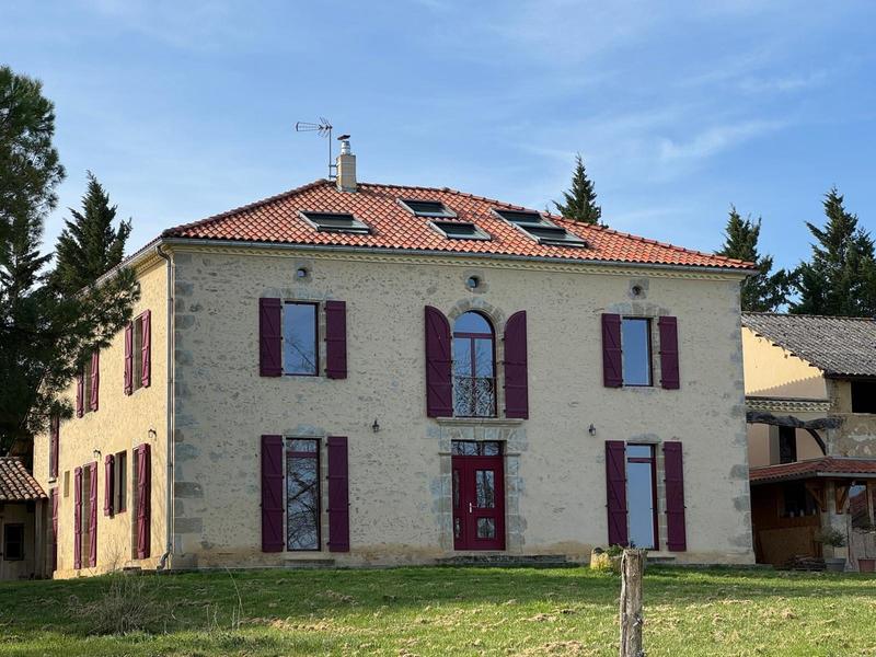 Maison - 397 m² - 14 pièces