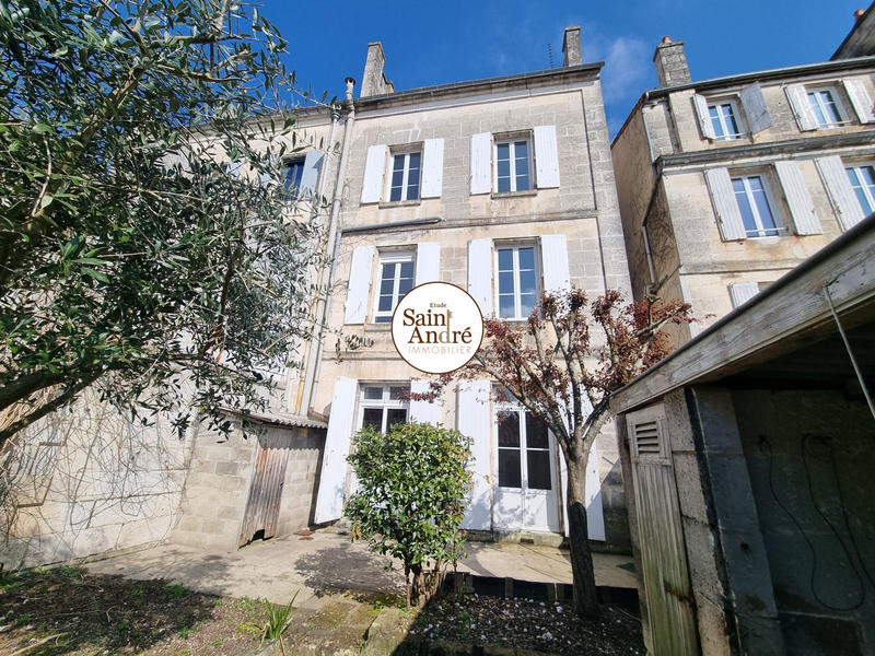 Maison - 200 m² - 8 pièces