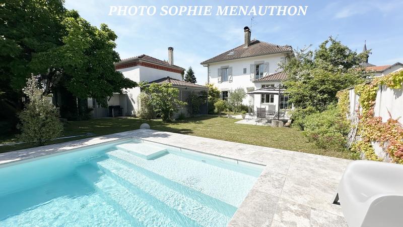 Maison bourgeoise - 330 m² - 9 pièces