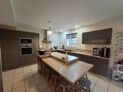 Maison - 177 m² - 8 pièces