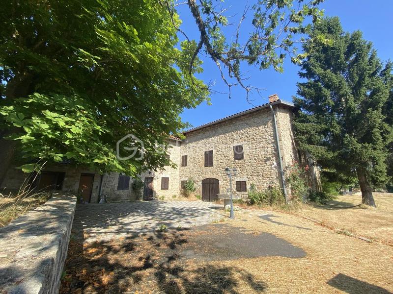 Maison traditionnelle - 380 m² - 7 pièces