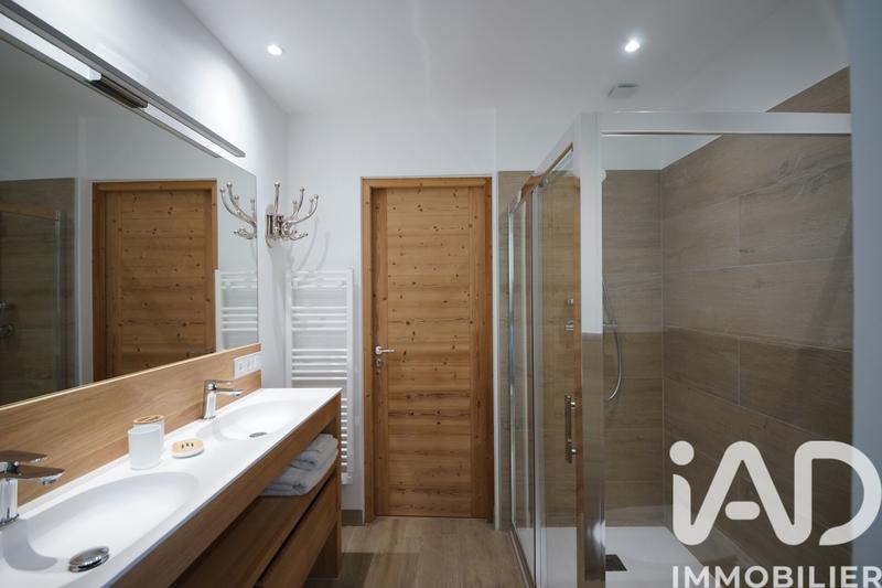 Maison - 250 m² - 6 pièces