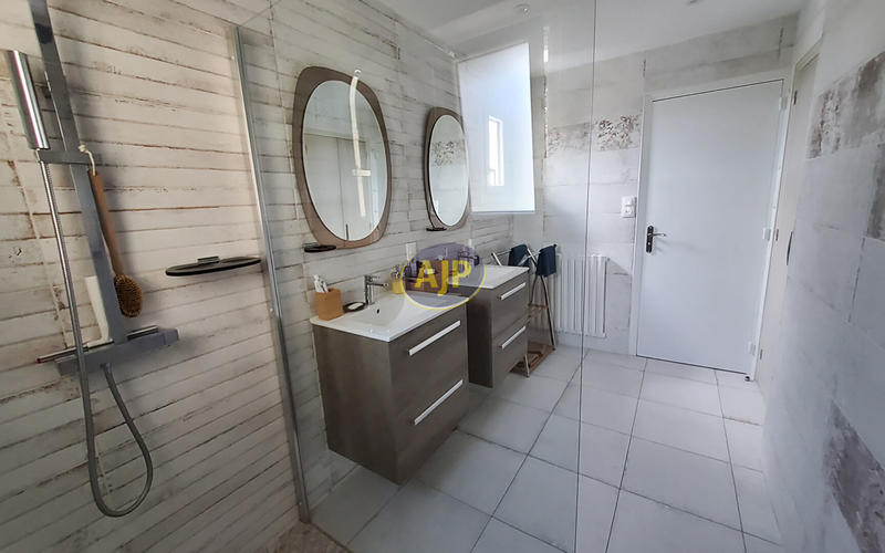 Maison - 178 m² - 7 pièces