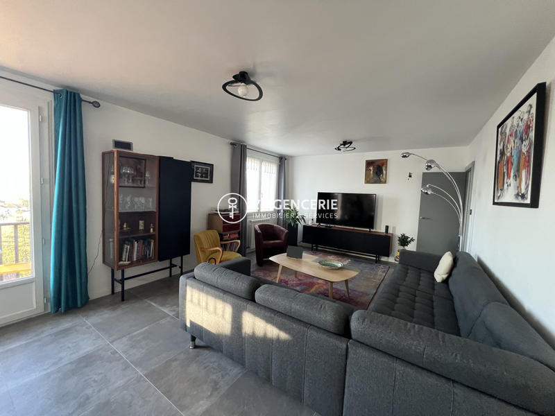 Maison - 250 m² - 8 pièces