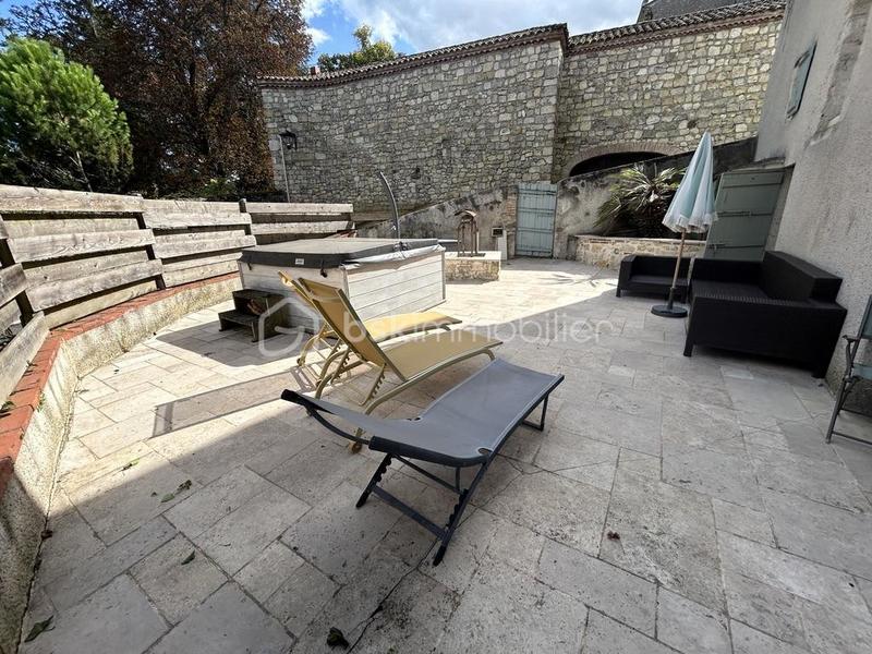 Maison en pierre - 432 m² - 13 pièces