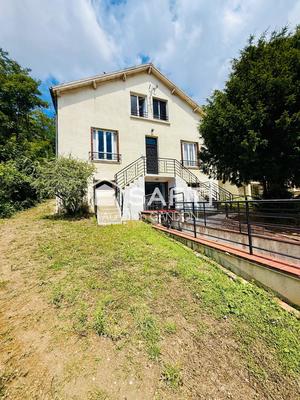 Maison - 202 m² - 7 pièces